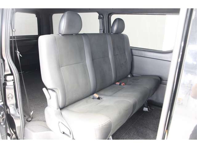Toyota Hiace Van 7