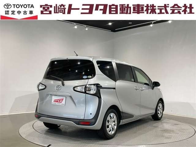 Toyota Sienta 4