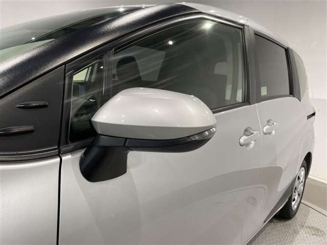 Toyota Sienta 6
