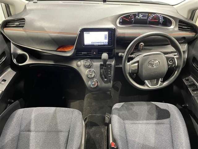 Toyota Sienta 8