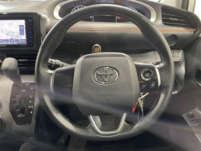 Toyota Sienta 9