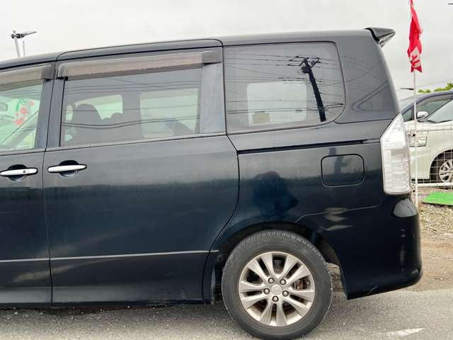 Toyota Voxy 12