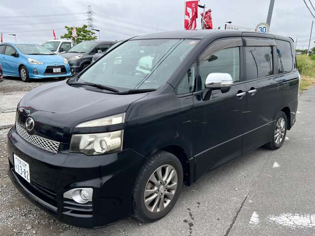Toyota Voxy 3