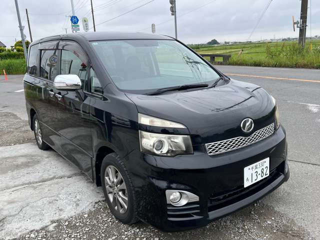 Toyota Voxy 4