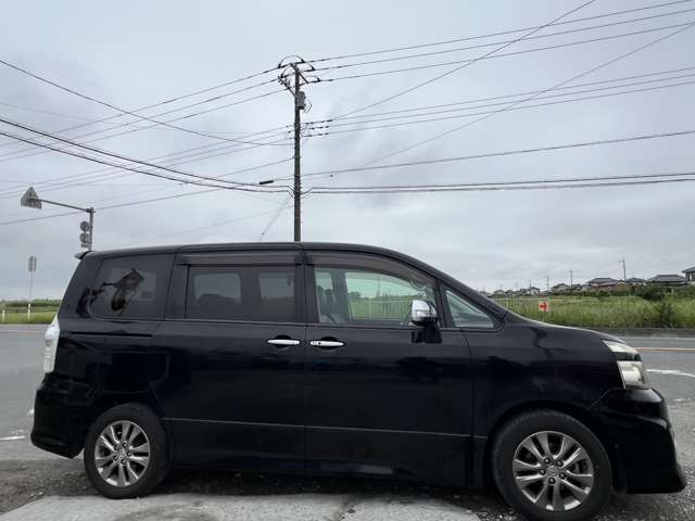 Toyota Voxy 8