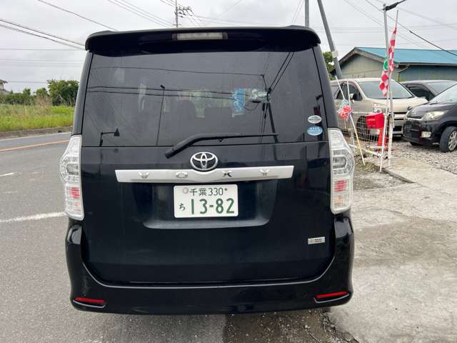 Toyota Voxy 9