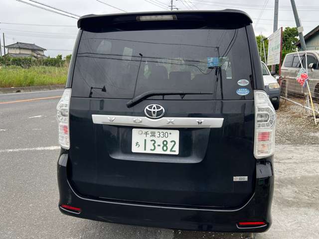 Toyota Voxy 10