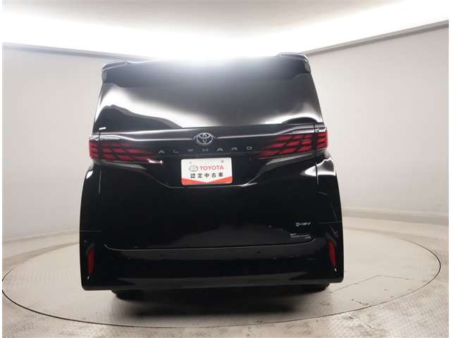 Toyota Alphard 4