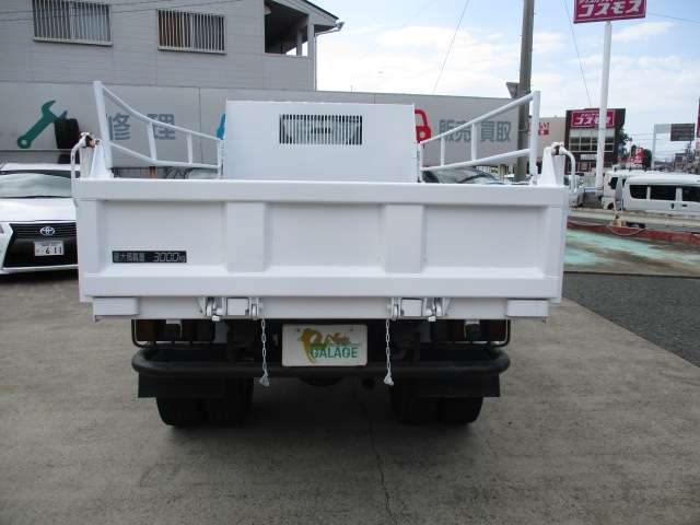 Isuzu Elf 10