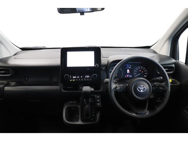 Toyota Sienta 4