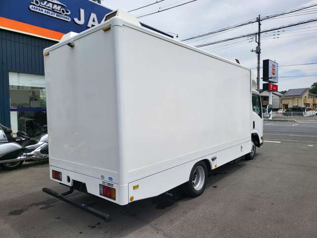 Isuzu Elf Van 12