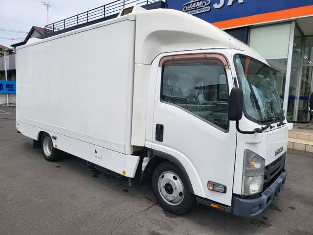 Isuzu Elf Van 7