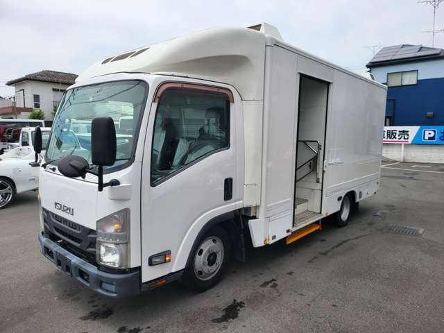 Isuzu Elf Van 9