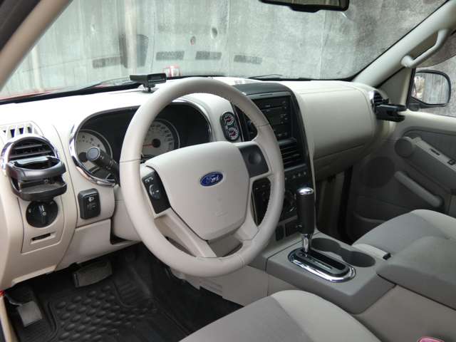Ford Explorer Sport Trac 7