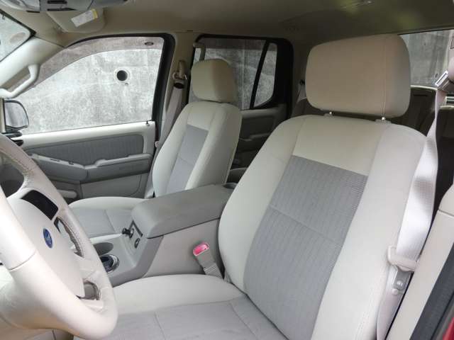 Ford Explorer Sport Trac 8