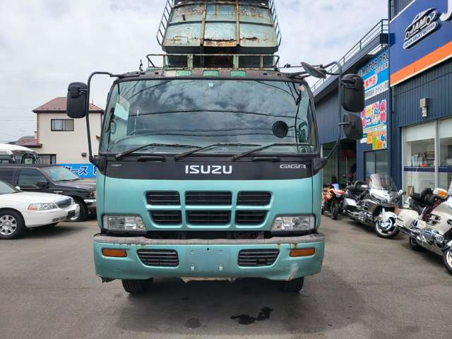 Isuzu Giga 4