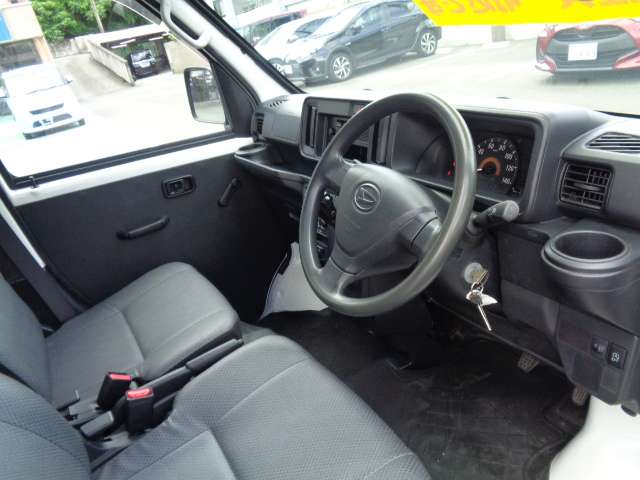 Daihatsu Hijet Cargo 11