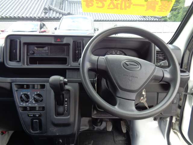Daihatsu Hijet Cargo 12