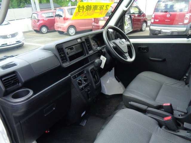 Daihatsu Hijet Cargo 9