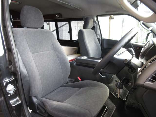 Toyota Hiace 8