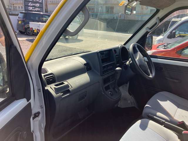 Daihatsu Hijet Deck Van 7