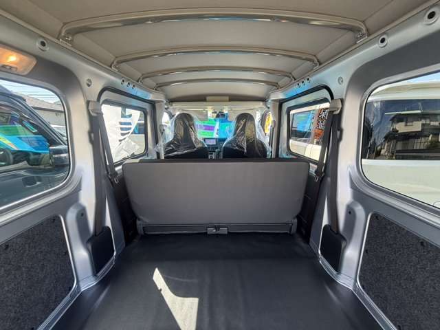 Daihatsu Hijet Cargo 9