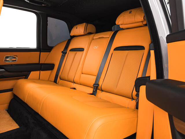 Rolls-Royce ブラックバッジカリナン 12
