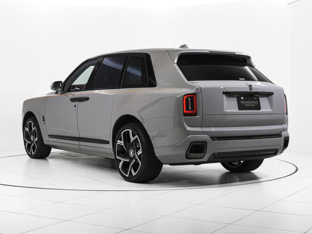 Rolls-Royce ブラックバッジカリナン 6