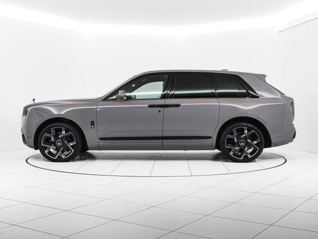 Rolls-Royce ブラックバッジカリナン 7