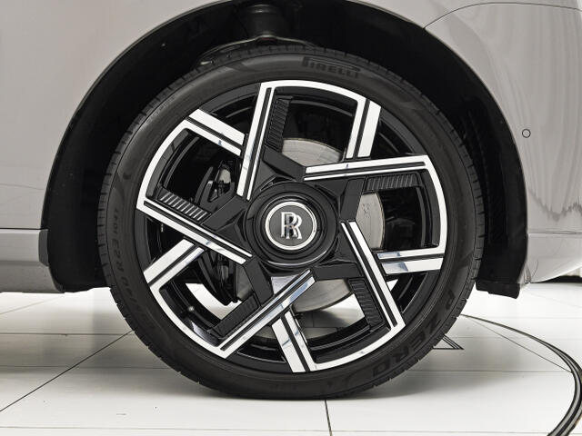Rolls-Royce ブラックバッジカリナン 8