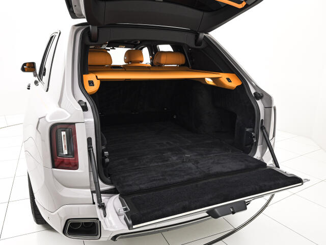 Rolls-Royce ブラックバッジカリナン 10