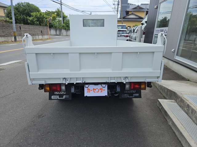 Isuzu Elf 7