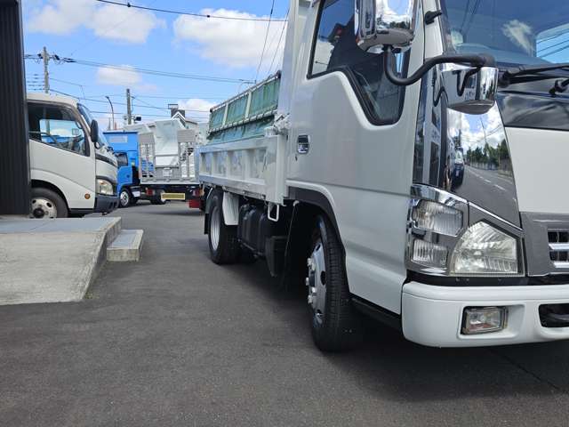 Isuzu Elf 4
