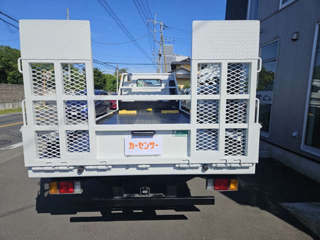 Isuzu Elf 7