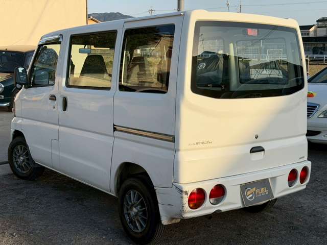Mitsubishi Minicab Van 2