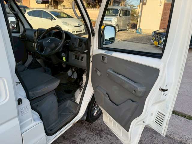 Mitsubishi Minicab Van 10