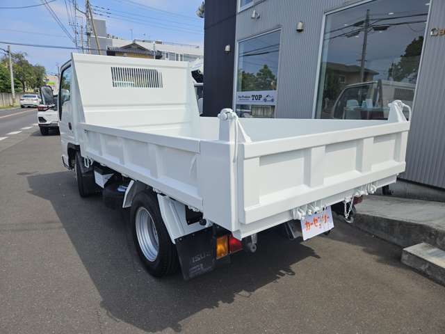 Isuzu Elf 6