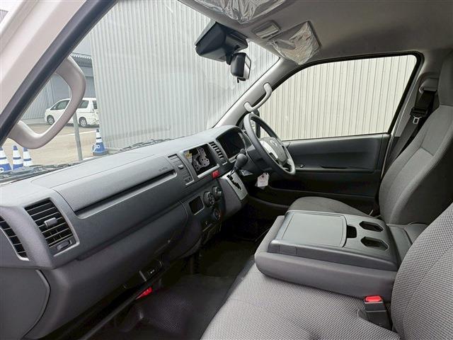 Toyota Hiace Van 12