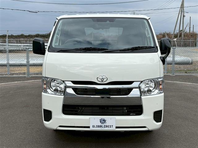 Toyota Hiace Van 4