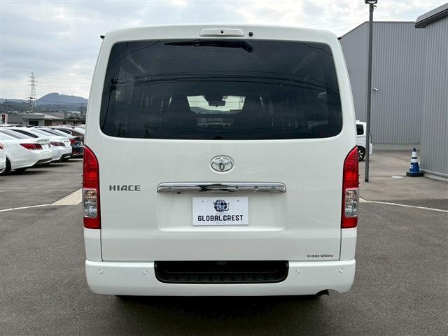 Toyota Hiace Van 7