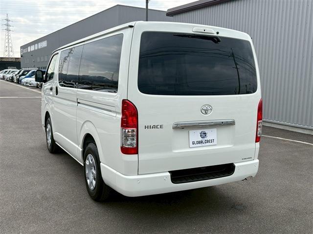 Toyota Hiace Van 8