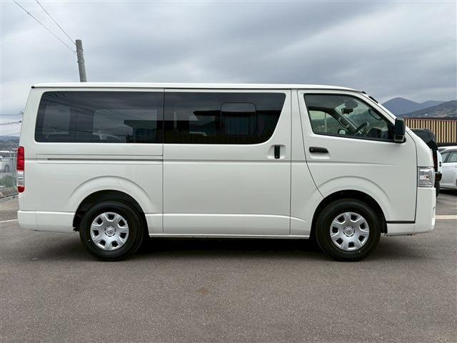 Toyota Hiace Van 10