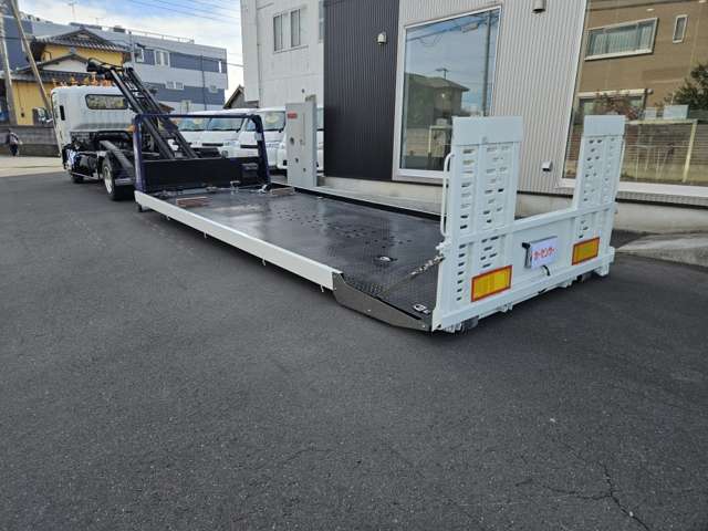 Isuzu Elf 8