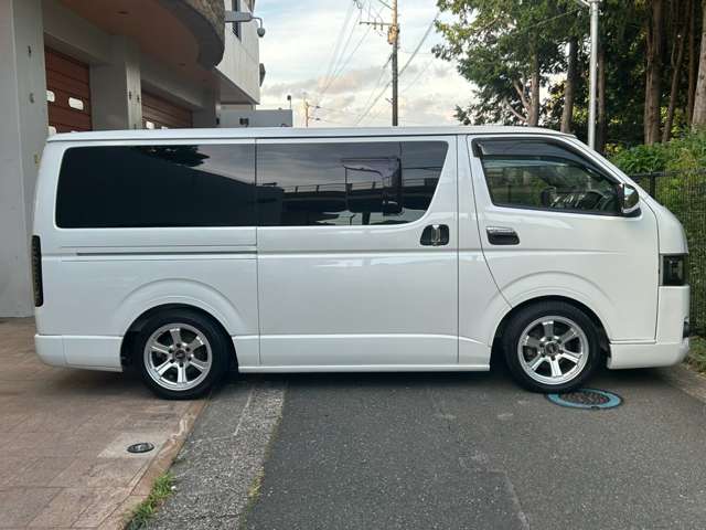 Toyota Hiace Van 11