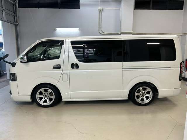 Toyota Hiace Van 7