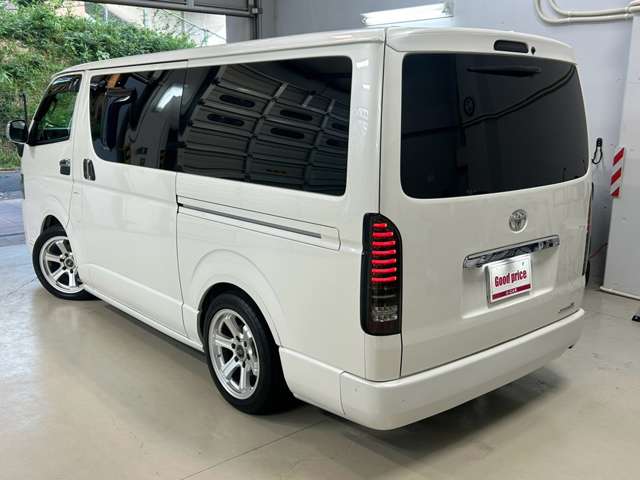 Toyota Hiace Van 8