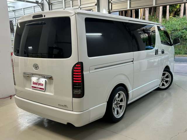 Toyota Hiace Van 10