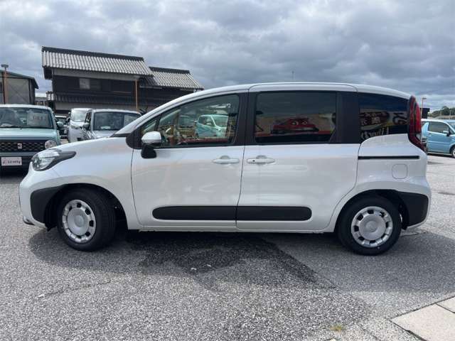 Toyota Sienta 11