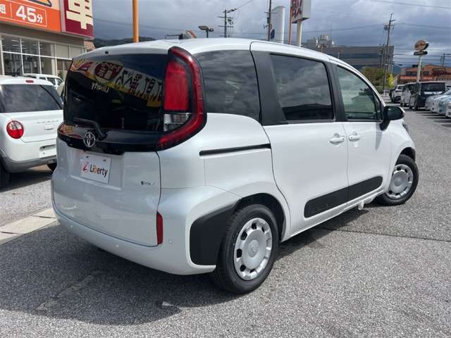 Toyota Sienta 8