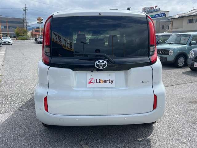 Toyota Sienta 9
